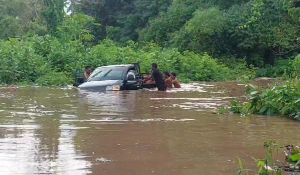 Akses Sekolah Terhambat Banjir, Warga Sikka Desak Solusi Permanen
